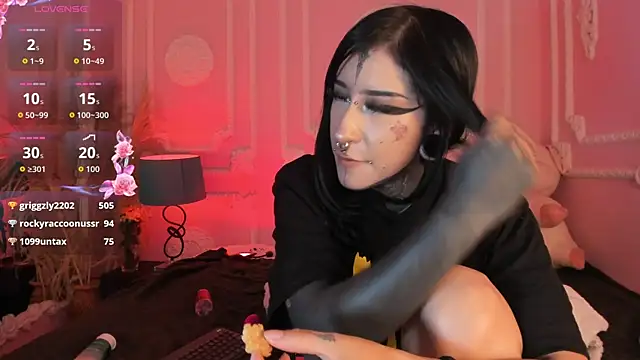 Kat_VonDe's Live XXX Chat