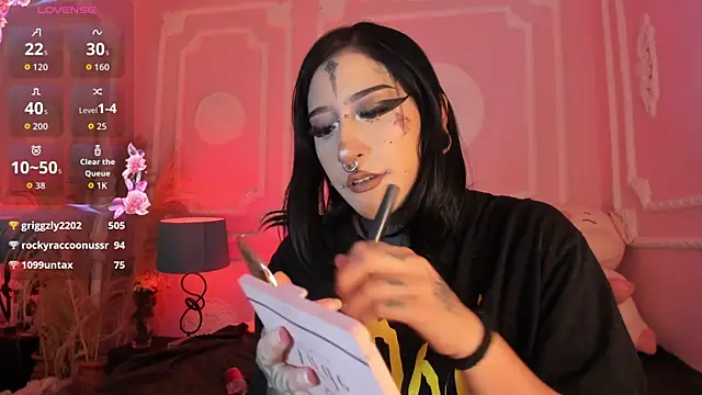 Kat_VonDe's Live XXX Chat