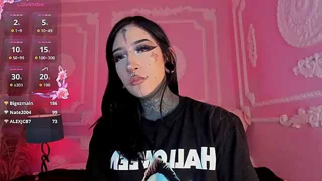 Kat_VonDe লাইভ XXX চ্যাট