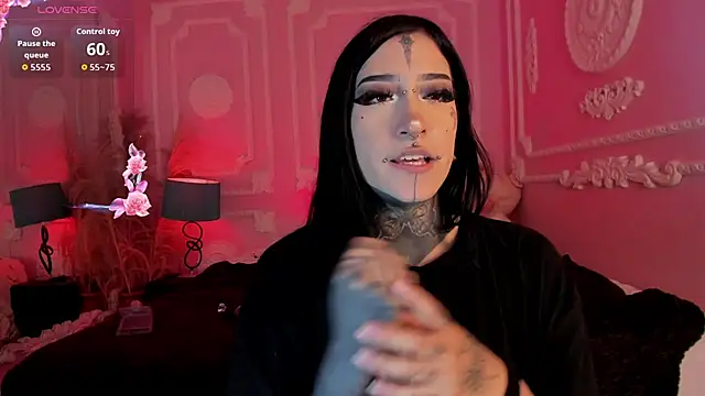 Kat_VonDe's Live XXX Chat
