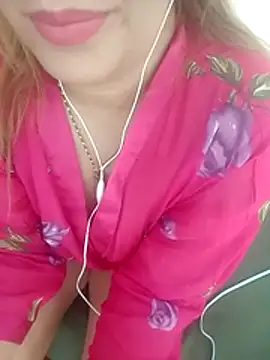 Naughty-Yousra's Webcam Show