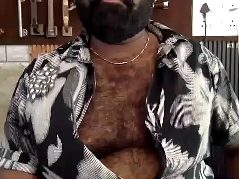 naughtydaddyy webcam show