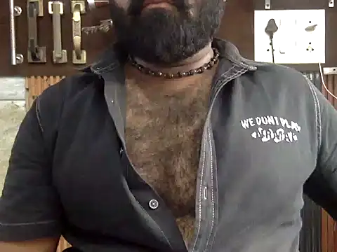 Pokazy przed kamerką – hairy_indian_dad