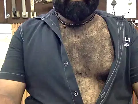 Pokazy przed kamerką – hairy_indian_dad