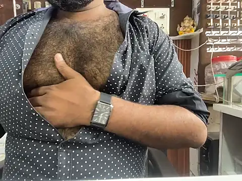 hairy_indian_dad Show in webcam