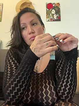 Alicedomi8 Adlı Modelin Canlı XXX Sohbeti