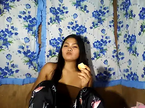 PinaySkinnyJust18 Show in webcam