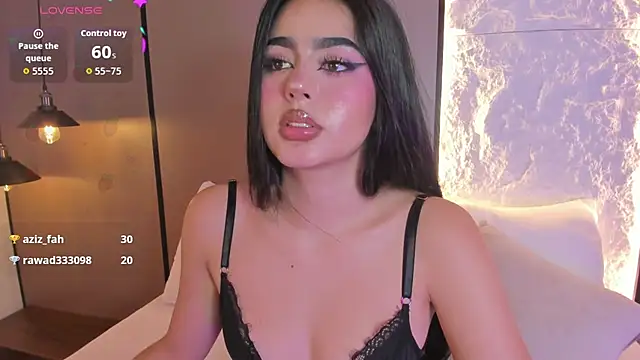 elara_bloom_'s Live XXX Chat