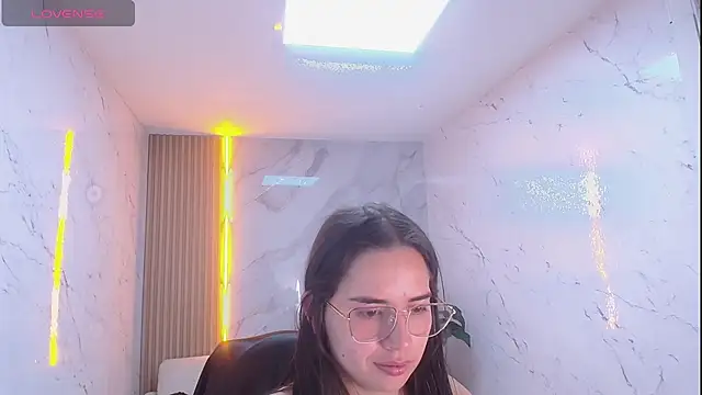 Qetsyah_tf Adlı Modelin Canlı Sohbet Odası