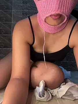 Rabab_Squirt: διαδικτυακό σόου στην κάμερα