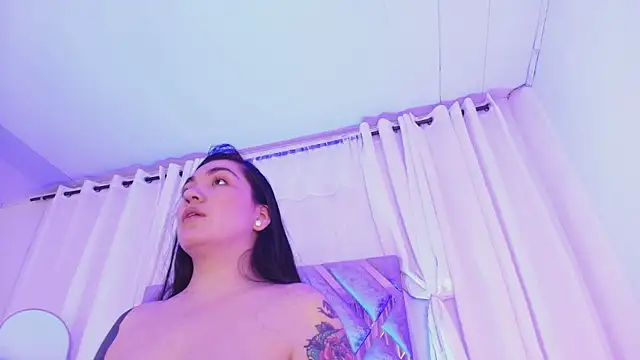 Chat +18 de KathiaJenner ao vivo