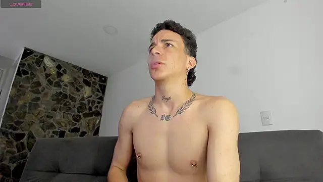 Maxxx_bigcockx: вебкам-шоу