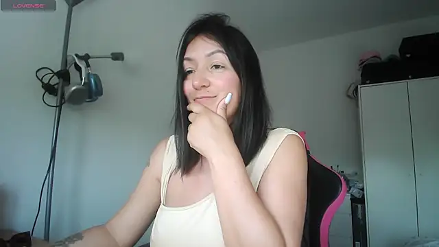 Yulian_Milf Adlı Modelin Canlı XXX Sohbeti