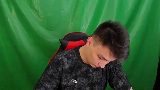 הופעת וובקאם של Justin_time111