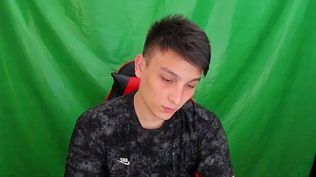 Pokazy przed kamerką – Justin_time111