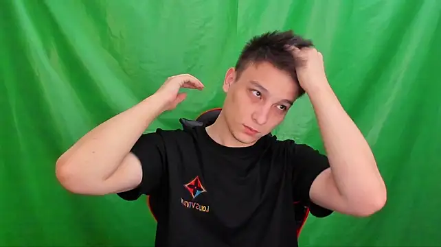 הופעת וובקאם של Justin_time111