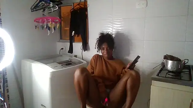 Онлайн чат XXX JadaMillss