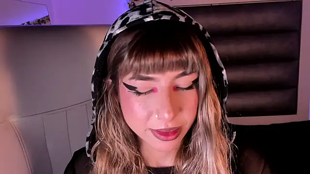 adhalee_js' Live XXX Chat