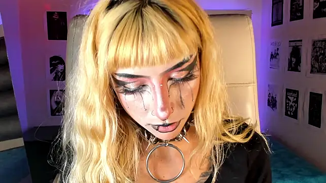 adhalee_js' Webcam Show