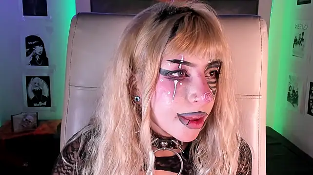 הופעת וובקאם של adhalee_js
