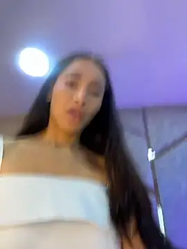 Chat +18 de JuliaaVega ao vivo