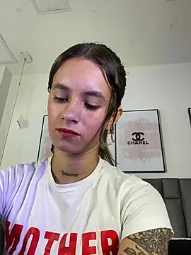 دردشة JuliaColemann الجنسية المباشرة