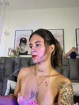 دردشة JuliaColemann الجنسية المباشرة
