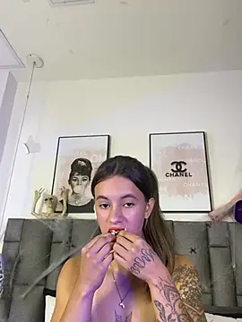 JuliaColemann Adlı Modelin Canlı XXX Sohbeti