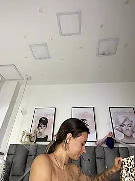 JuliaColemann live XXX chat