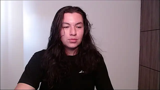 Yigolo__: διαδικτυακό σόου στην κάμερα