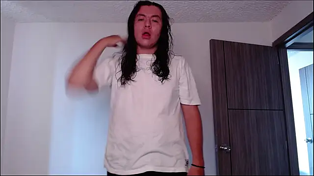 Pokazy przed kamerką – Yigolo__