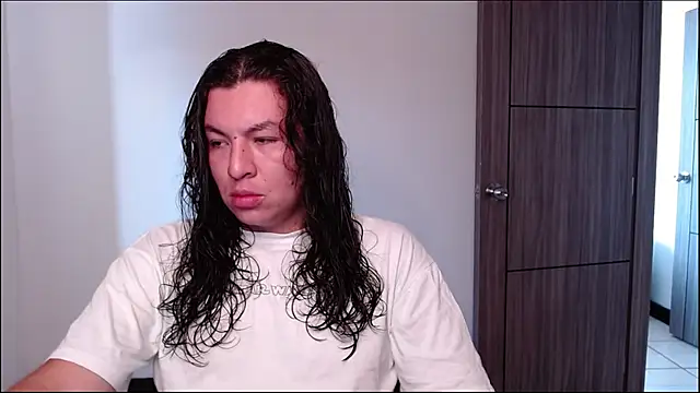 Yigolo__n Webbikameraesitys