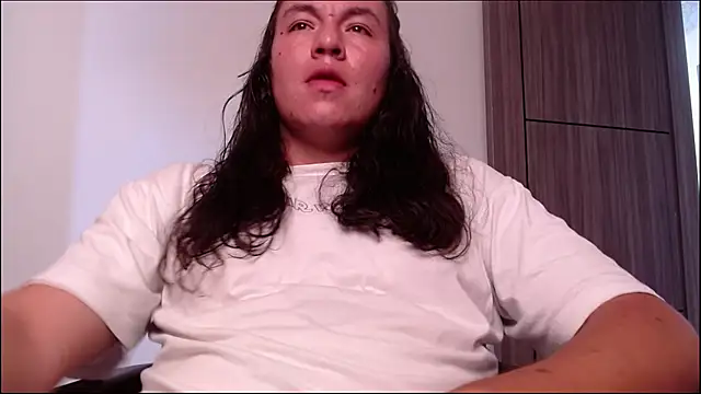 Yigolo__ webcam show