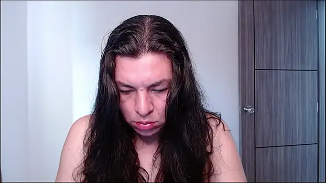 Yigolo__ Show in webcam