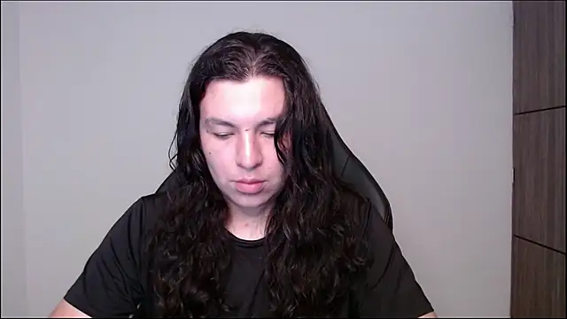Yigolo__ webcam show