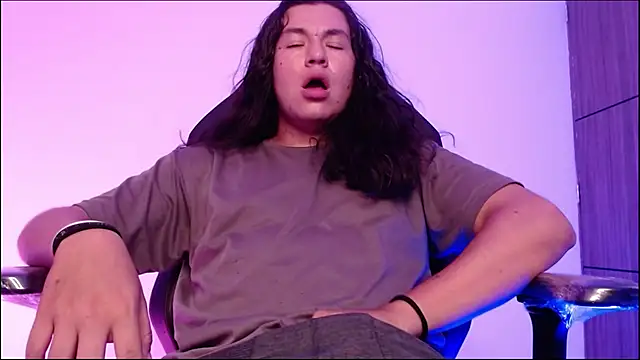 Yigolo__n Webbikameraesitys