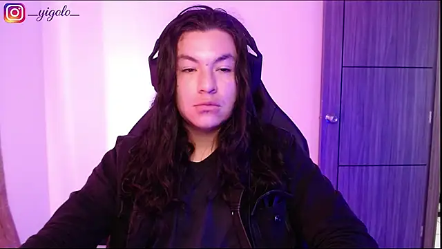 Yigolo__ 在線直播表演