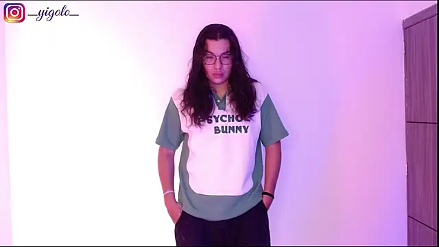 Yigolo__: διαδικτυακό σόου στην κάμερα