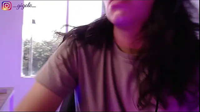 Yigolo__n Webbikameraesitys