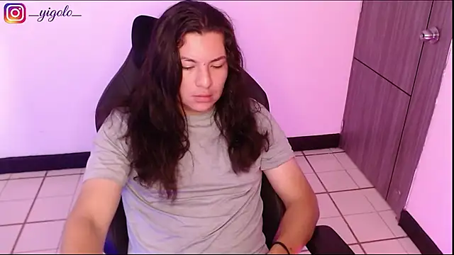 Yigolo__: вебкам-шоу