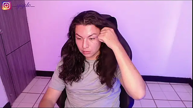 הופעת וובקאם של Yigolo__