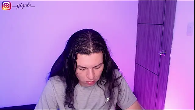 Yigolo__: вебкам-шоу
