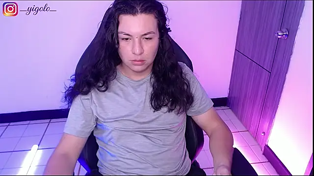 Yigolo__: διαδικτυακό σόου στην κάμερα