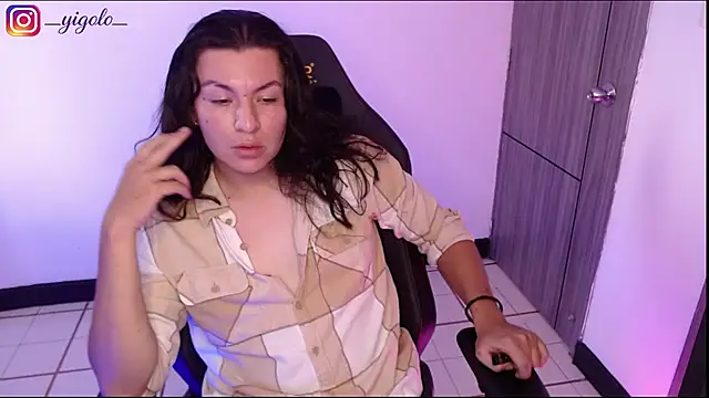 Pokazy przed kamerką – Yigolo__