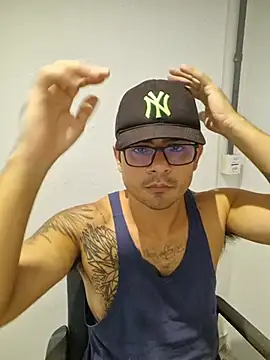 Show de moreno18rn na webcam