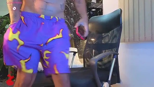 MR_EITHAN's Webcam Show
