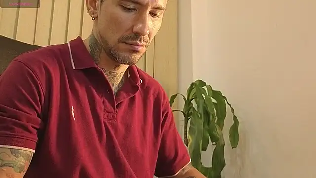 Show modela MR_EITHAN na web-kameri