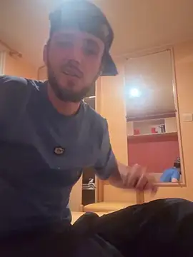 IncognitOO-: διαδικτυακό σόου στην κάμερα