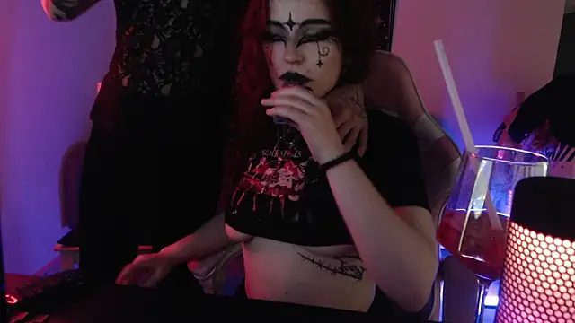 Webkamerová show CrimsonVampCouple