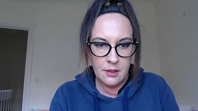 Humiliatrixxxx Adlı Modelin Web Kamerası Şovu